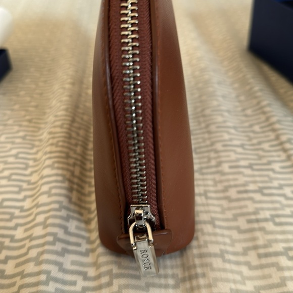 Royce New York brown leather cosmetics bag - Picture 7 of 10